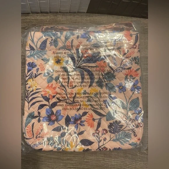 VERA BRADLEY - NEW
Triple Zip Hipster - Paradise Coral Crossbody - Picture 3 of 4